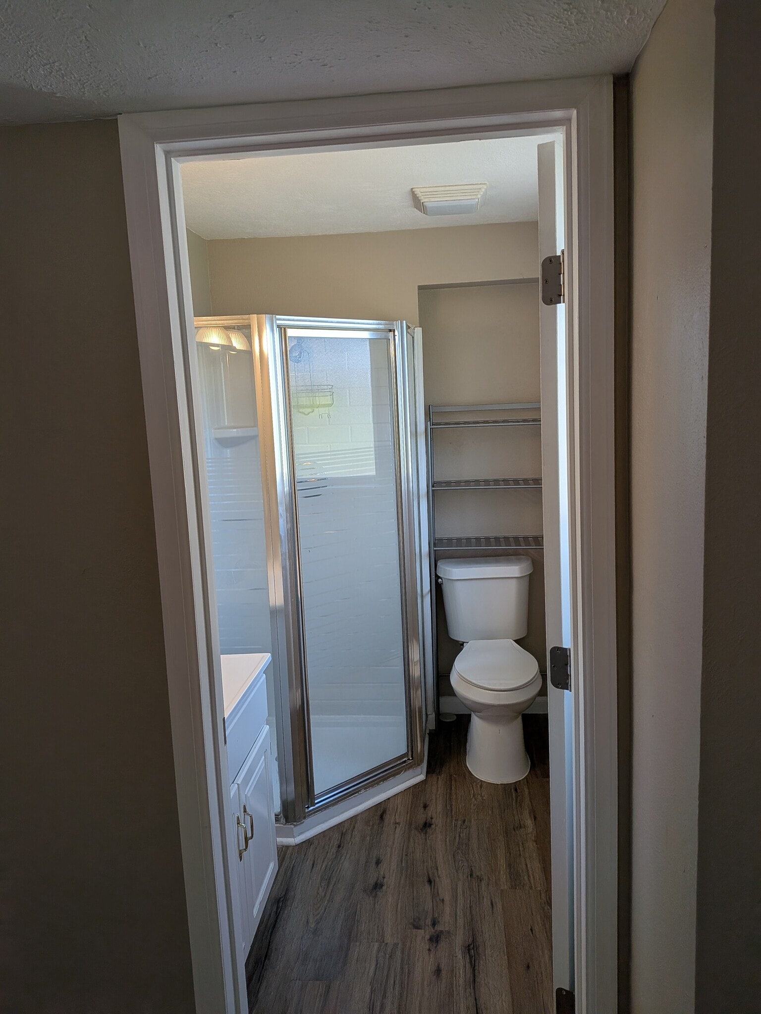 lower level bathroom - 1608 23rd Ave
