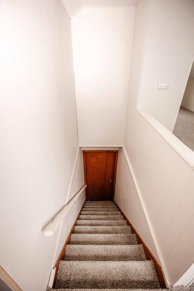 Building Photo - Beautifully Remodeled Three Bedroom Home F...