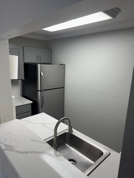 Building Photo - 3232 S Macdill Ave