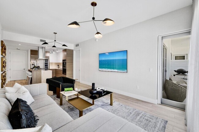 Building Photo - 155 E Boca Raton Rd