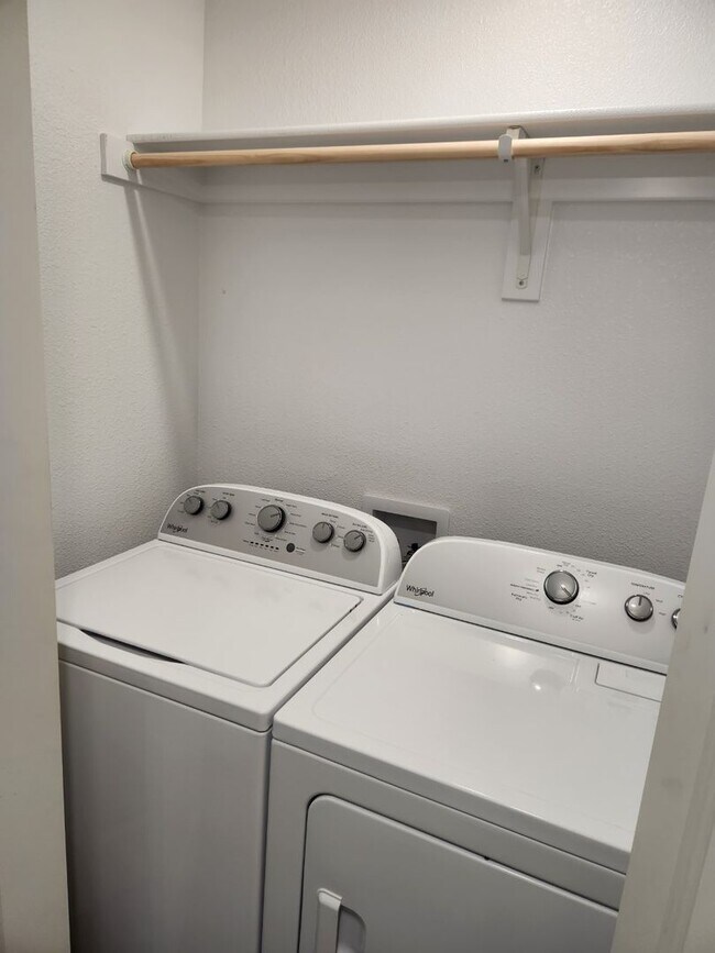 Building Photo - 1213 Pebblecreek Dr