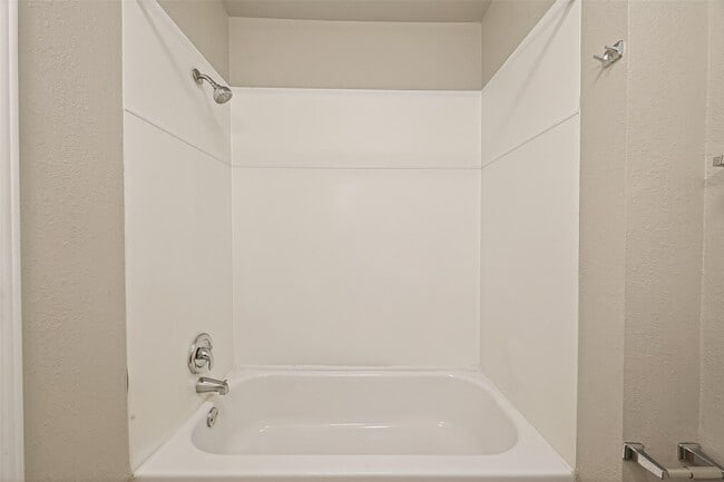 Building Photo - 10 Ferguson St