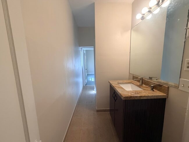 Building Photo - 504 El Prado