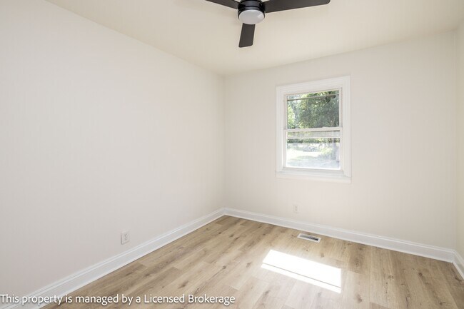 Building Photo - 409 Eastover Ave