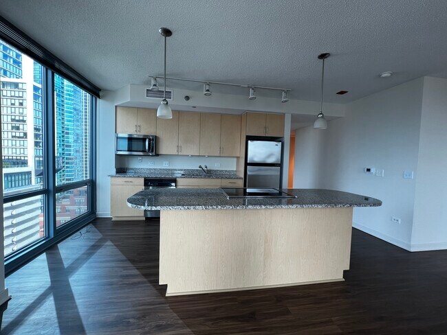 Building Photo - 1250 S Michigan Ave