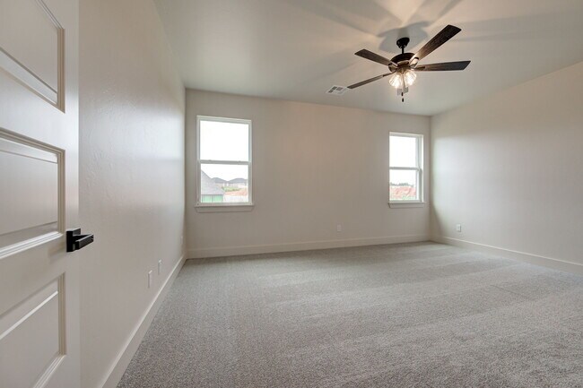 Building Photo - 6101 Kinnick Dr