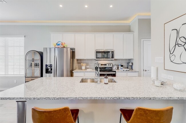 Building Photo - 416 Sonata St