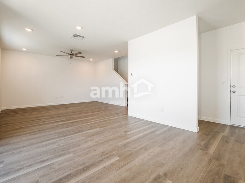 Building Photo - 2355 Dolly Ave
