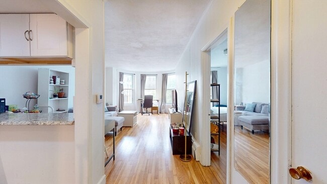 Building Photo - 513 Beacon St