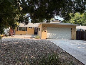 Building Photo - Recently Remodeled Home in Charming Neighborhood