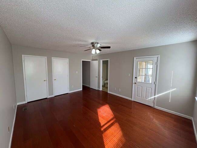 Building Photo - For Rent