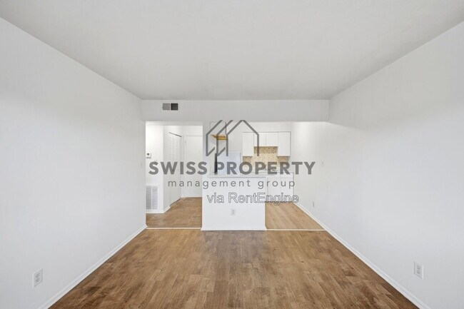 Building Photo - 544 Riverview Dr