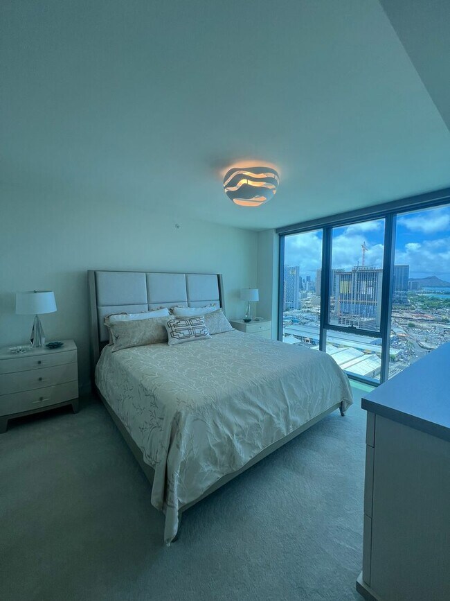 Building Photo - Furnished 2 bedroom, 2 bath 2 parking at The Collection!
