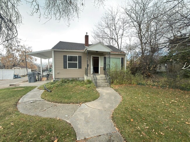 Primary Photo - 240 S Main St