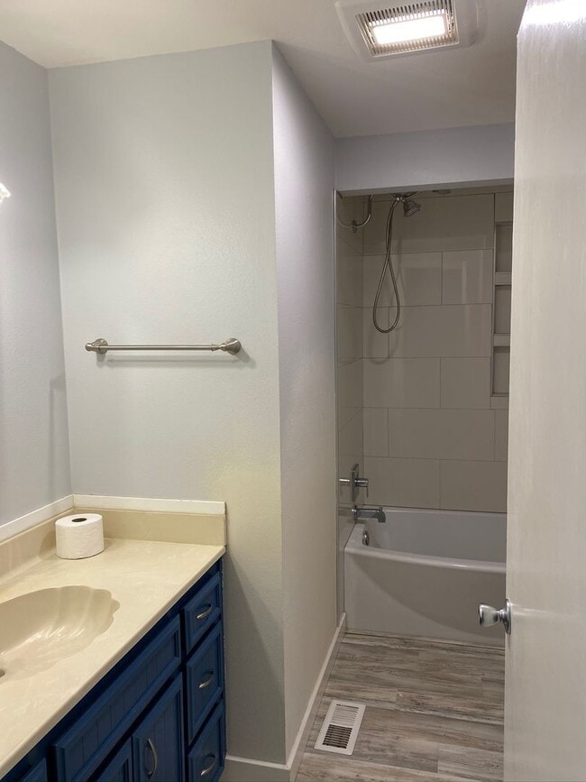 Building Photo - Rare Five Bedroom On Quiet Cul-de-Sac