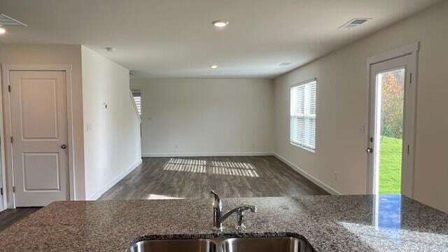 Building Photo - 4140 Hines Ln NE