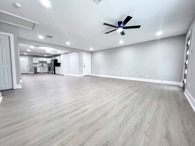 Building Photo - 5022 Hull St