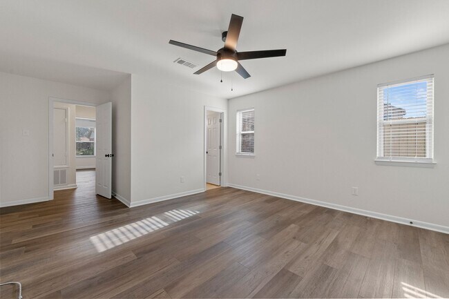 Building Photo - 3 BD 2 BA