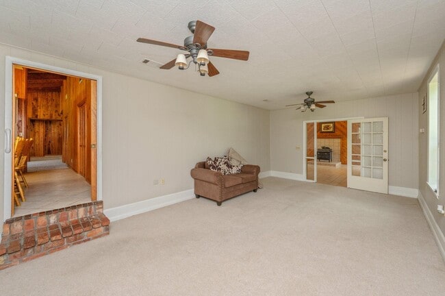Building Photo - 803 Ingle Rd