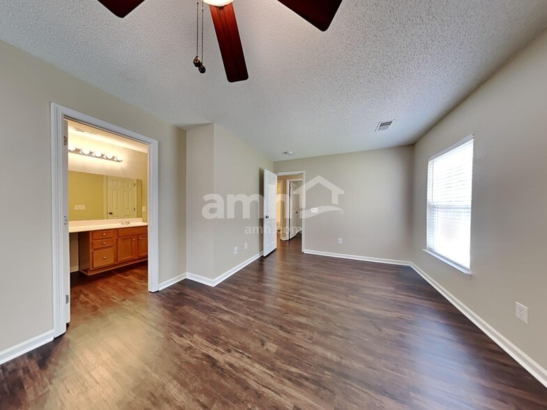 Building Photo - 136 Wildberry Ln