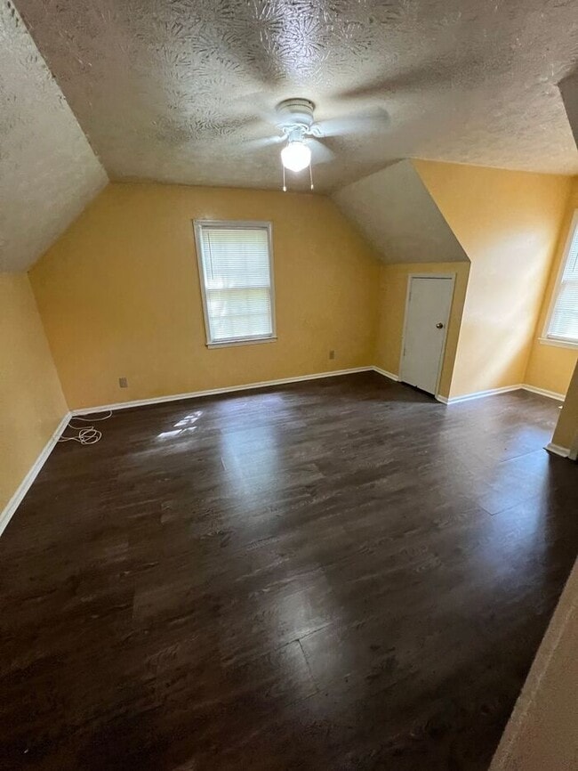 Building Photo - NOW AVAILABLE!!! Beautiful Townhome with M...