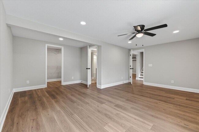 Building Photo - 221 Clearview Dr
