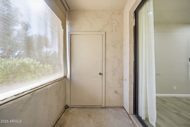 Building Photo - 9708 E Vía Linda