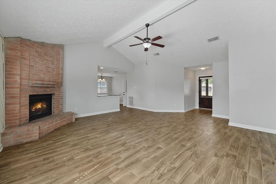 Building Photo - 16703 Pebbleglen Dr