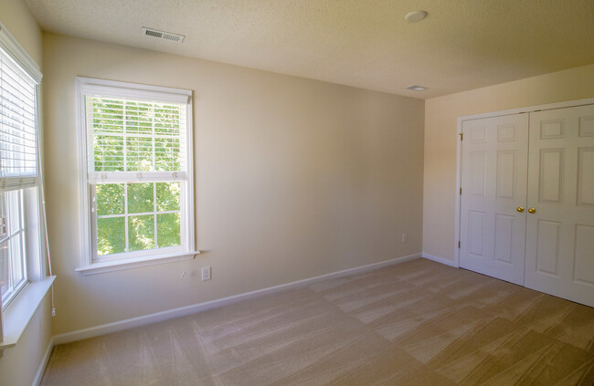 Building Photo - End Unit Townhome | First Floor Master | R...