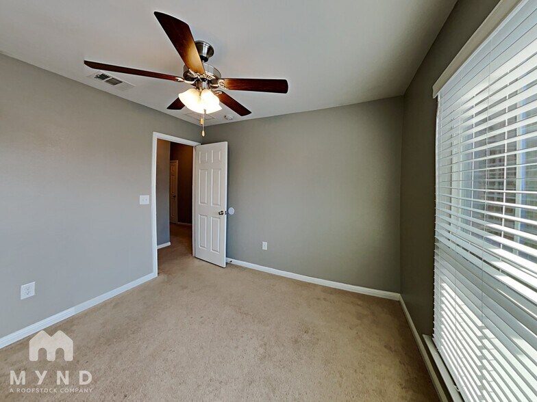 Building Photo - 1100 Mitchell Dr