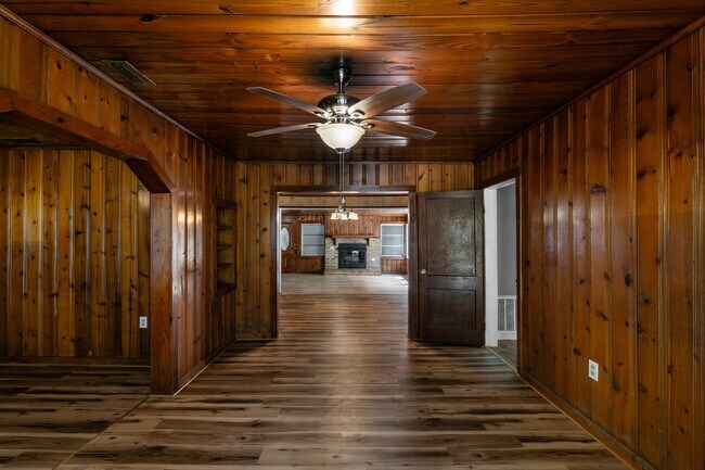 Building Photo - 8875 Franklin Ave