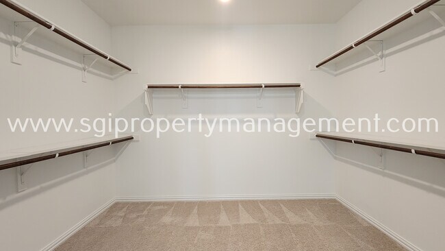 Building Photo - 10231 Sovereign Dr