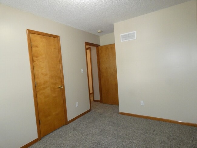 Building Photo - 405 Woodland Ave