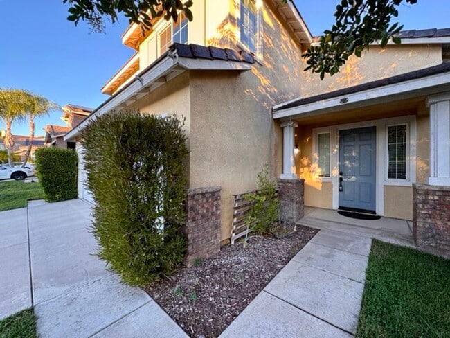 Building Photo - Beautiful 4 Bedroom Murrieta Home with Sol...