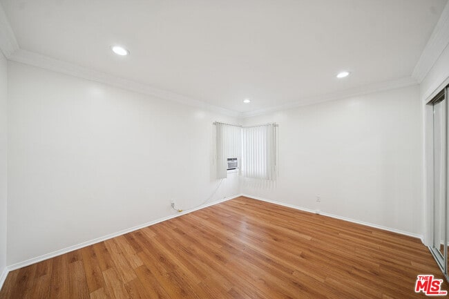 Building Photo - 710 Westmount Dr