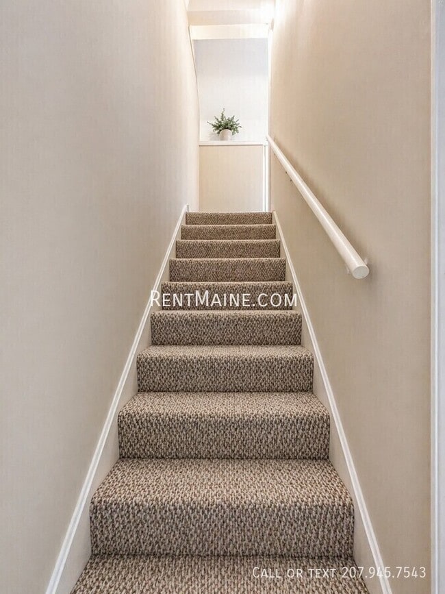 Building Photo - 15 Elm St