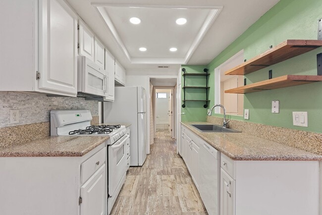 Building Photo - Your New Home Awaits