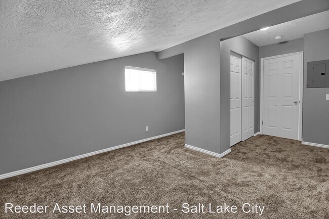 Building Photo - 6002 Liberty Oaks Cove