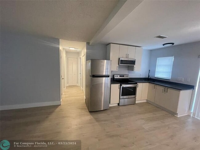 Building Photo - 780 NE 46th Ct