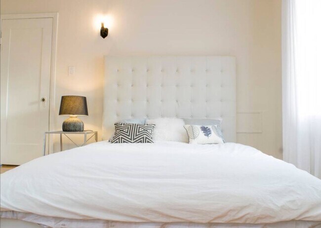 Primary Photo - Curson Ave Apartments By The Grove