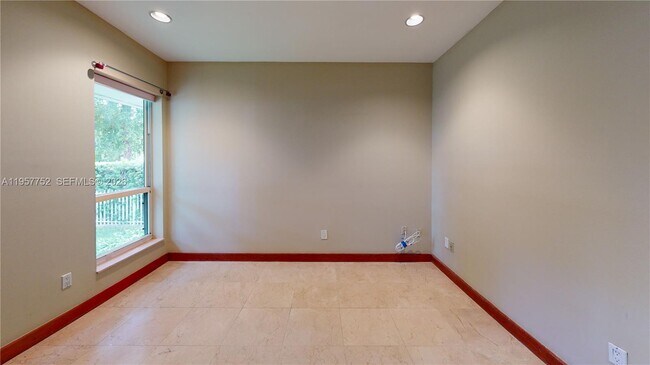 Building Photo - 1906 Ferdinand St