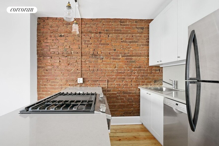 Building Photo - 52 Douglass St
