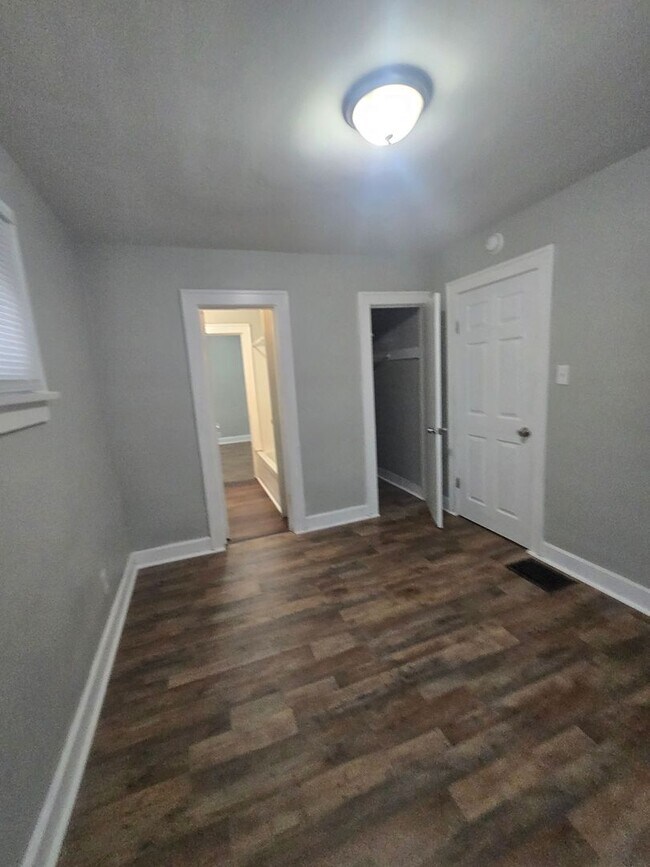 Building Photo - Two Bedroom Home located near 16th and Brookside Parkway