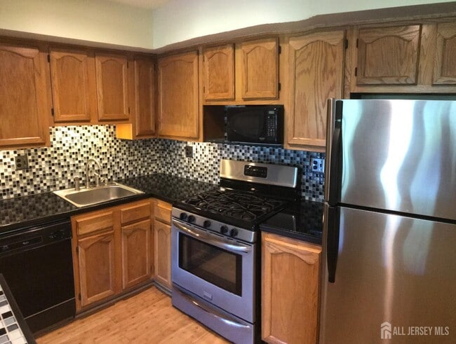 Building Photo - 202 Salem Ct