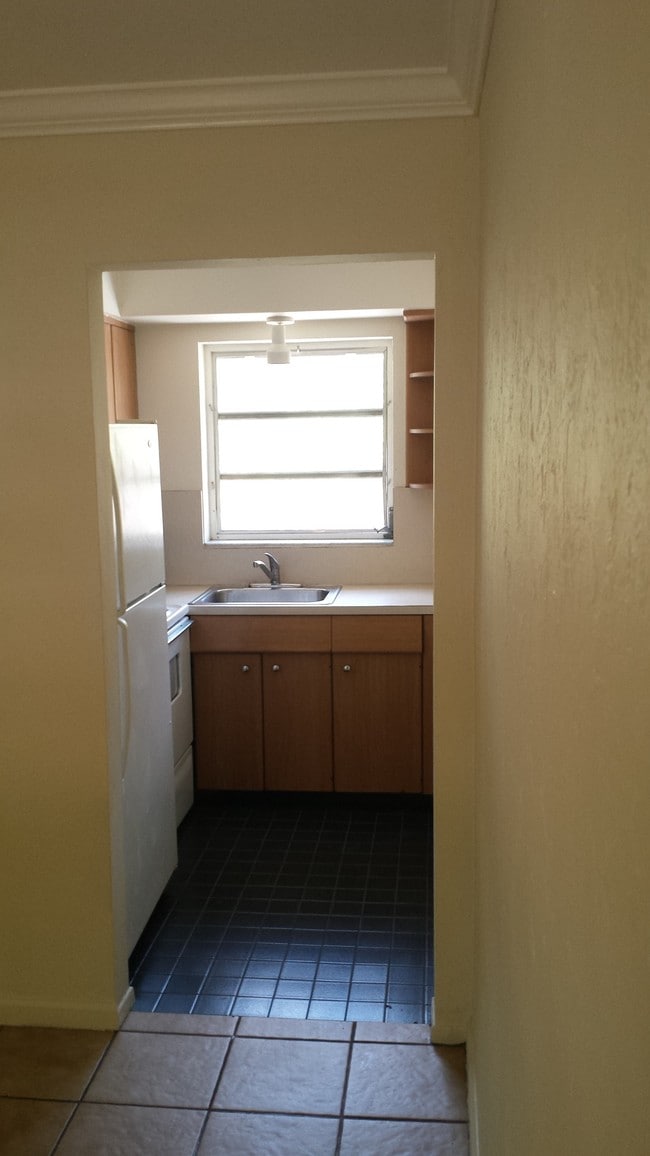 Building Photo - 247 SW 3rd Ave