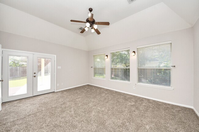 Building Photo - 4422 Roundtree Ln