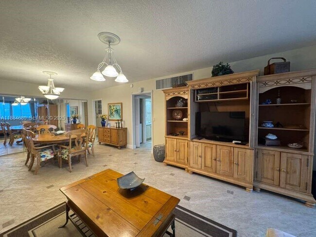 Building Photo - 5005 Collins Ave