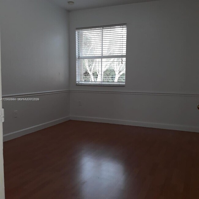 Building Photo - 1398 NE 33rd Ave