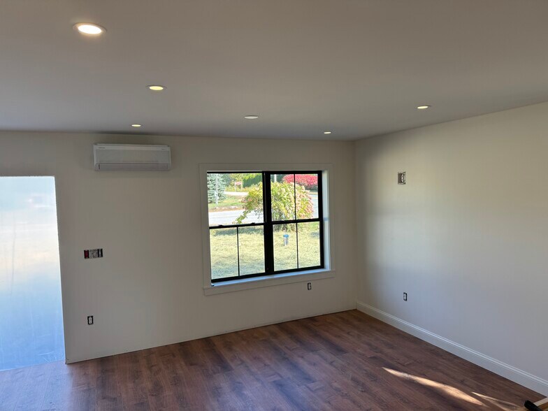 Building Photo - 430 Ridge Rd