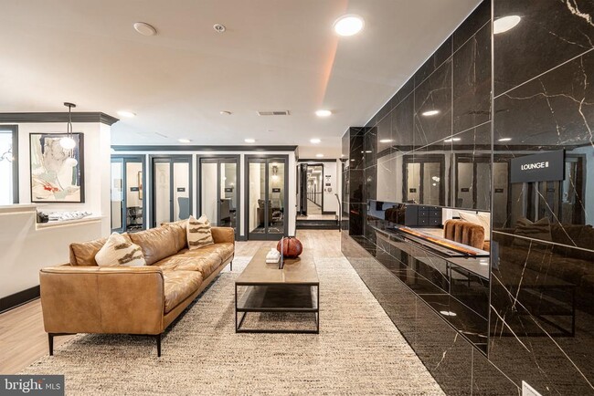 Building Photo - 701 N Henry St
